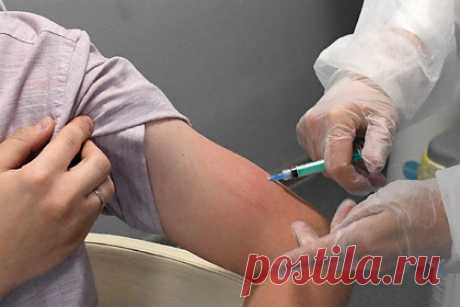 Кремль назвал условие признания иностранных вакцин против COVID-19 в России. Признание иностранных сертификатов о вакцинации и иностранных вакцин на территории России увязано с такими же встречными шагами других стран. Такие условия назвал официальный представитель Кремля Дмитрий Песков. По его словам, российская сторона не может ставить сив граждан в дискриминированное положение.