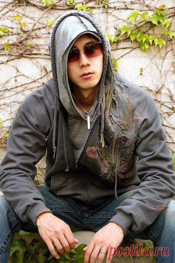 Комбинированное вязание и декор футболок / Худи, свитшоты и толстовки: идеи декора /