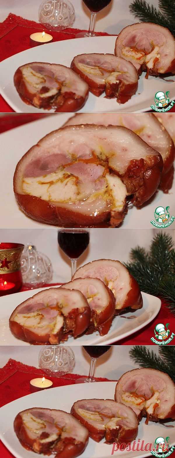 Рулет из рульки с начинкой из куриного филе.