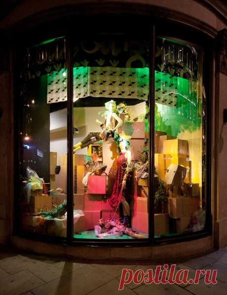 designmerchants приколол(а) это к доске Window Displays we Love | Pin…