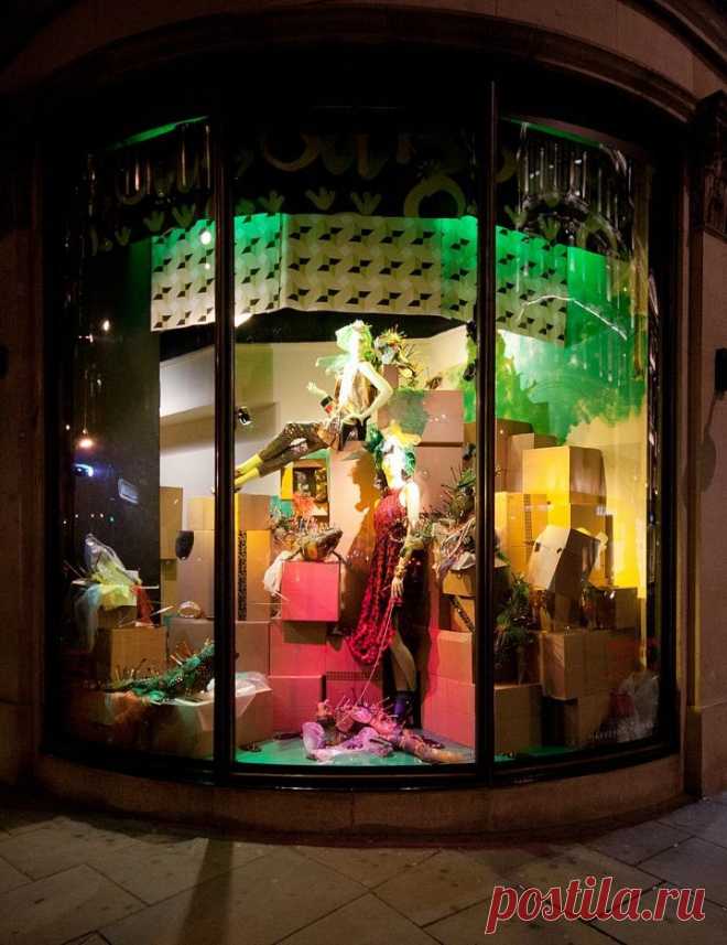 designmerchants приколол(а) это к доске Window Displays we Love | Pin…