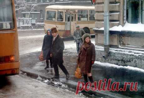1976 год. Ленинград -  Угол улиц Восстания и Салтыкова-Щедрина