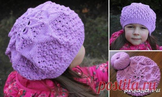 Детский берет спицами «Весенний цветок»
Описание и видео: http://prjaga.ru/vyazanie-dlya-detej/shapka-sharfik-beret/detskij-beret-spicami-vesennij-tsvetok-video