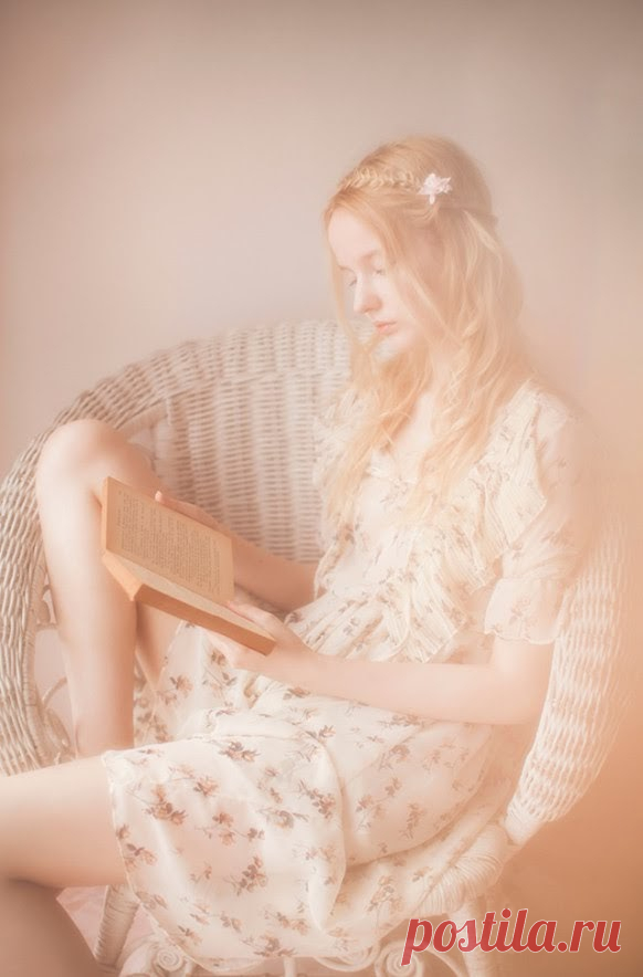 РОМАНТИКА В ПОТРЯСАЮЩИХ РАБОТАХ ВИВЬЕН МОК
 Фотоработы Вивьен Мок считаются самыми художественно профессиональными. В них очень грамотно всегда подобрана тема и изображения образа. В данном случае мы подобрали работы по женской тематике. В них отображена женственность и красота. Образ женщины в своих работах очень эротичен и красив во всех своих проявлениях. Его художественные фотографии очень благородны в своём оформлении и очень поразительны. Раскрывающие красоту женщины в нашем Мире.