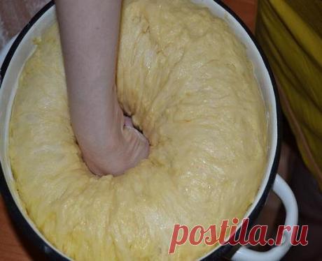 Этот рецепт в прошлом году рассказала мне свекровь. Я попробовала. Куличи получились волшебные! В этом году буду делать по тому же рецепту - Супер шеф