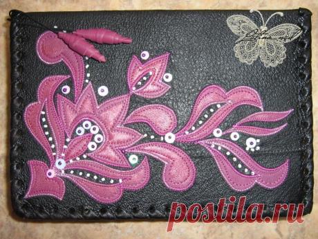 Обложка для книг из натуральной кожи, декор декоративная строчка, аппликация, бисер, пайетки.