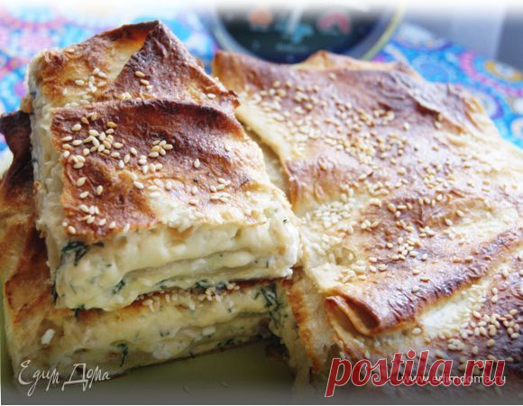Быстрый пирог из лаваша с сыром и зеленью. Ингредиенты: сыр твердый, яйца куриные, лаваш | Официальный сайт кулинарных рецептов Юлии Высоцкой