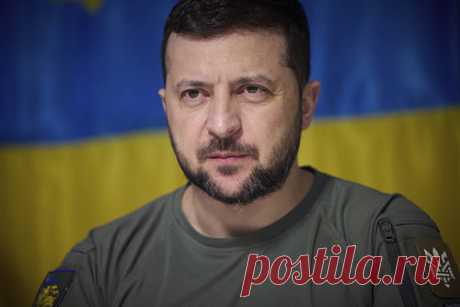 Стало известно о согласии Зеленского подать в отставку в феврале. Президент Украины Владимир Зеленский был согласен подать в отставку в феврале, если бы это помогло прекратить боевые действия. Зеленскому также поступали обращения о необходимости сохранения «преемственности власти» от официальных лиц США и Европы, в некоторых случаях с предложениями помочь ему покинуть столицу.