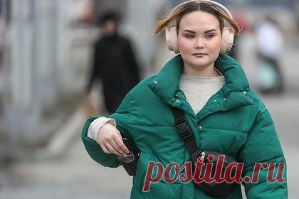 Курский омбудсмен предложил запретить иностранную музыку в публичных местах. Омбудсмен Курской области Владимир Фирсов предложил запретить трансляцию иностранной музыки в публичных местах. По его словам, к нему поступают обращения жителей Курска, которые «возмущены фактами неуважительного отношения к русской культуре и требуют прекращения трансляции песен недружественных стран».