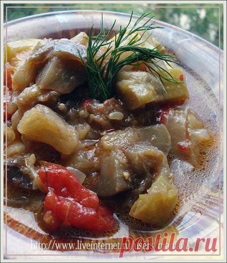 соте.
баклажаны - 3-4 шт
кабачки- 2 небольших
перец болгарский - 2 шт
лук репчатый - 2 шт
помидоры - 4 шт
чеснок - 4 зубчика
зелень (укроп, кинза и базилик или ту которую любите вы)
соль, перец, масло растительное