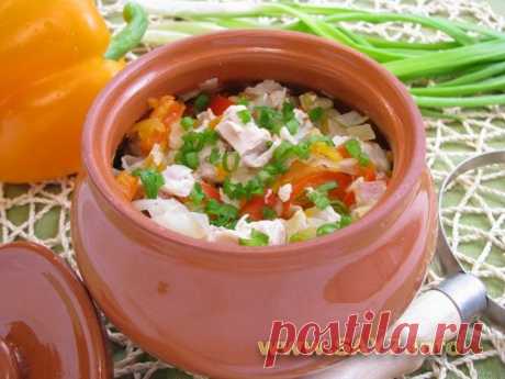 Горшочки с капустой, картофелем и куриным филе