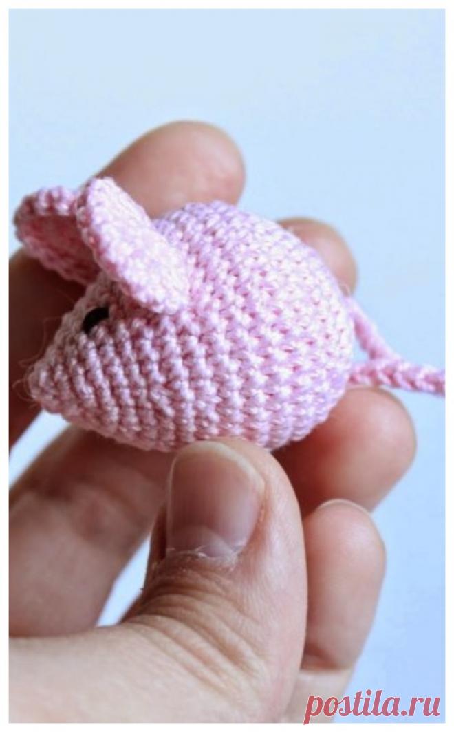 KNITTED MOUSE TOY