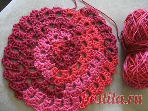 Спиральный мотив крючком.