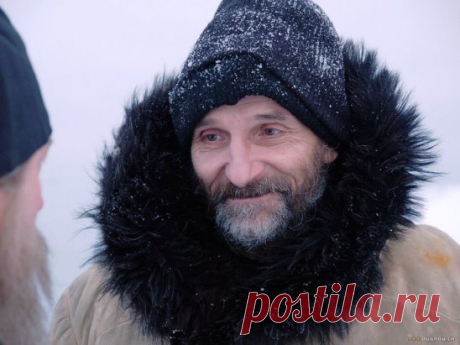 З0 ДОБРЫХ СОВЕТОВ ОТ ПЕТРА МАМОНОВА 
1. Я ничего не одобряю и не порицаю, у меня дел по горло, своей грязи. Если я очищу мир на маленькое пятнышко себя, миру этого хватит. Спаси себя, и хватит с тебя. 
2. Любовь — это не чувство, это добродетель. Это количество добра, которое мы делаем, невзирая на отдачу. Когда ты делаешь просто так. Вот бабуля в метро, уступи ей место. Не надо к ней чувством пылать, делать надо, делать. 
3. Любое, любое дело мимо любви — это мимо Бога. А мимо Бога — это мим