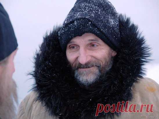 З0 ДОБРЫХ СОВЕТОВ ОТ ПЕТРА МАМОНОВА 
1. Я ничего не одобряю и не порицаю, у меня дел по горло, своей грязи. Если я очищу мир на маленькое пятнышко себя, миру этого хватит. Спаси себя, и хватит с тебя. 
2. Любовь — это не чувство, это добродетель. Это количество добра, которое мы делаем, невзирая на отдачу. Когда ты делаешь просто так. Вот бабуля в метро, уступи ей место. Не надо к ней чувством пылать, делать надо, делать. 
3. Любое, любое дело мимо любви — это мимо Бога. А мимо Бога — это мим