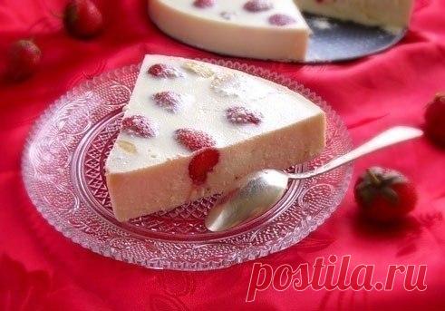 Творожно-фруктовый десерт - вкусно и легко

Ингредиенты: 
- 500г - творог нежирный мягкий 
- 300г - маложирная сметана 
- сахарный песок или стевия - по-вкусу 
- 30г - желатин (лучше быстрорастворимый) 
- Любые сезонные фрукты (тут использованы клубника и бананы) 
- +форма ( примерно 26 см) (около 300 г)

Приготовление: 

1. Творог смешать с сахаром или стевией 
2. Сметану смешать с сахаром или стевией. Фрукты промыть и выложить на дно формы 
3. Подготовить желатин (соглас...