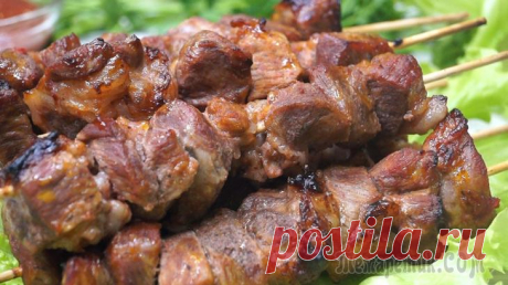 ШАШЛЫК в духовке, с ароматом леса и дымка, мягкий, сочный. Секрет в Маринаде! Шашлык в духовке. Обязательно попробуйте этот способ, мясо получается очень нежное, сочное, и даже с ароматом леса и дымка! Готовится очень просто и придется по душе всем любителям шашлыков.ИНГРЕДИЕНТ...