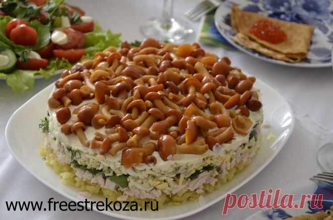 Чем мне нравится этот салат?  Он прост в приготовлении, содержит понятные и доступные ингредиенты, а также, несомненно является украшением любого праздничного стола.