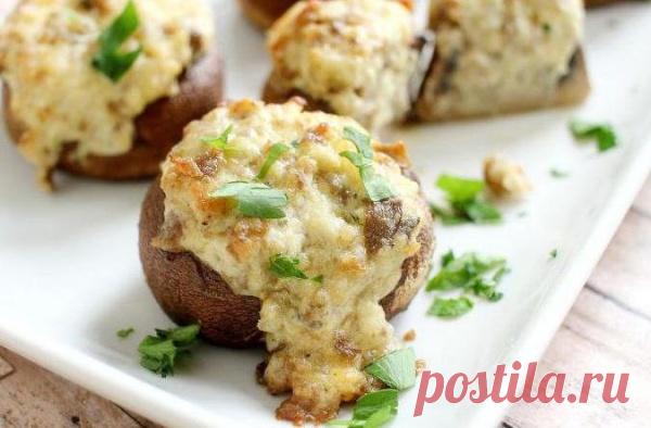 Фаршированные шампиньоны с курицей и сыром в духовке