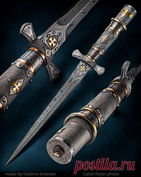 Стилет от Kolenko Vladimir - Коленко Владимир. Дамасская сталь. Всечка желтым металлом.