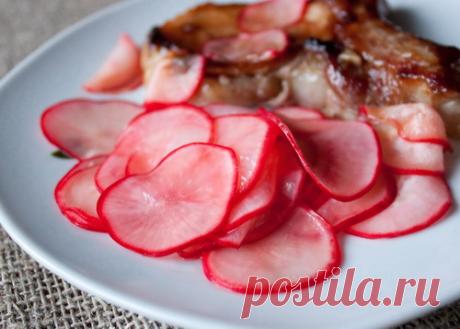 Маринованный редис - отличная закуска и дополнение к мясным блюдам.