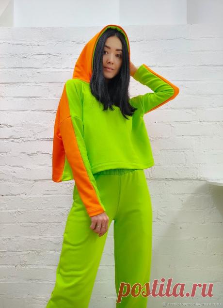 Трикотажный женский спортивный костюм