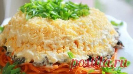 Очень вкусный салат с корейской морковкой Рецепт этого салата я увидела на страницах кулинарного журнала «На нашей кухне».
Хочу сказать, что такого вкусного салата вы еще не пробовали! Великолепное сочетание ингредиентов придает салатику отме…