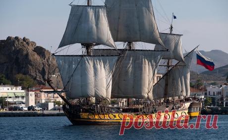 Вода почти закончилась на борту судна, который Франция не пустила в порт. На борту российского фрегата «Штандарт», которому Франция запретила швартовку в любом из портов департамента Финистер, скоро может закончится запас воды, заявил «РИА Новости» глава ассоциации помощи морякам Mor Glaz Жан-Поль Элькан.