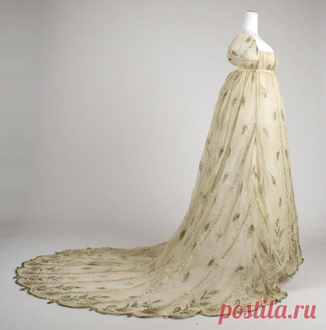 Предвкушение бала. История костюма.