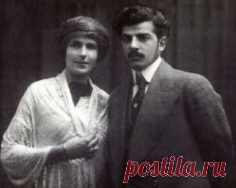 Սիրային նամակներ մեր մեծերից․․․❣

«Սիրելի Յաննի, իմ ամենասիրուն Յան, այստեղ գեղեցիկ գարուն է ու գեղեցիկ երկինք, երեկոյան` հազարավոր աստղեր, և ամենուրեք օդի մեջ սեր կա, իսկ եթե դրա մասին երկար չեմ գրում, իմացիր միայն, որ շատ հաճախ ու շատ երկար եմ քո մասին մտածում, մեծ քնքշությամբ, նաև՝ մեծ անհամբերությամբ: Ա՜խ, ես սիրում եմ քեզ, իմ գանձ, կուզենայի քեզ միայն սիրել ու սիրել, կուզենայի քեզ ունենալ և ունենալ…»
Ռուբեն Սևակի նամակը կնոջը (1912):
Photo: Ruben Sevak with his wife Yanni