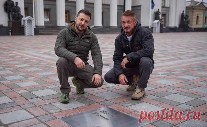 Шон Пенн в третий раз приехал на Украину и оставил там свой «Оскар». На Украину в третий раз с начала спецоперации приехал американский актер и режиссер Шон Пенн, в Киеву он провел встречу с украинским президентом Владимиром Зеленским, говорится в телеграм-канале последнего.