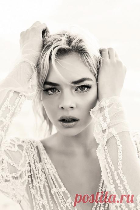 Самара Уивинг