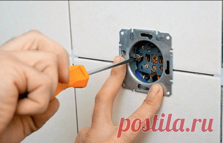 -1 2 Как посадить на место новую розетку на короткие провода