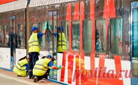 В Подмосковье убрали с путей поезд с оторвавшимся вагоном. Поезд, у которого оторвался вагон на станции МЦД-3 Кратово в Подмосковье, убрали с путей, сообщает пресс-служба Центральной пригородной пассажирской компании (ЦППК).