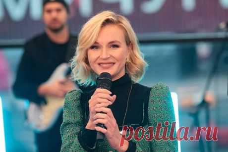 Полина Гагарина отреагировала на слухи о приостановке карьеры. Российская певица Полина Гагарина опровергла слухи о приостановке своей музыкальной карьеры. «Наша любимая пресса все любит преувеличить и приукрасить. Пусть говорят, я только рада, главное, чтобы имя правильно писали, как говорили Майя Плисецкая и Мадонна», — отреагировала на пересуды исполнительница.