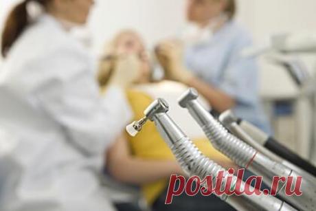 Нутрициолог посоветовала дешевый способ улучшить состояние зубов. Нутрициолог Анна Дробышева посоветовала дешевый способ для улучшения состояния зубов и полости рта. «Для этого нужно набрать одну столовую ложку кунжутного масла в рот и полоскать в течение двух-трех минут. Затем масло выплевываем», – посоветовала врач.