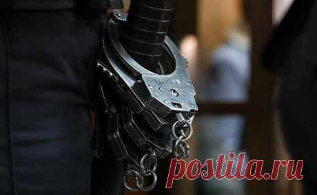 В Курске арестовали чиновника за хищения при строительстве фортификаций. До десяти лет колонии грозит Игорю Грабину, который отвечал за распоряжение деньгами «Корпорации развития Курской области». Его подозревают его в необоснованном расходовании средств, выделенных на укрепления