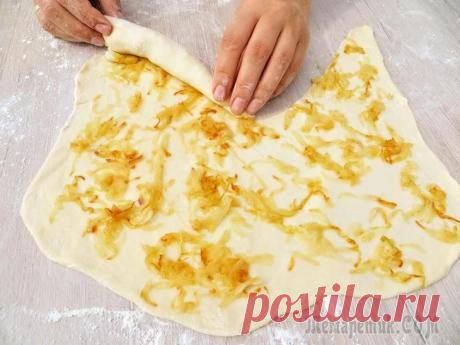 Возьмите больше лука! Вкуснейшие слоеные лепешки / Puff cakes Очень простой рецепт супер слоеной лепешки! Лук внутри прямо растворяется, получается невероятно вкусно! И возьмите лука для начинки побольше, а то на пробу много уходит))) Готовьте на здоровье и с хо...