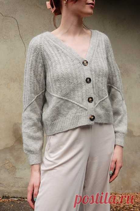 Пост на стене ⭐️ Cardigan Cosmo ⭐️  Кардиган свободной посадки с V-образным вырезом. Вяжется сверху вниз без швов.  РАЗМЕРЫ: 🧵 А (B, C, D, E, F) (G, H, I, J, K) Окончательная окружность кардигана: 92.5 (100, 107, 114.5, 122, 129) (136.5, 143.5, 151, 158, 169) см  ПЛОТНОСТЬ ВЯЗАНИЯ:🧵 22 п. x 30 рядов = 10 x 10 см прямыми рядами двойной ломаной резинкой на спицах № 4, после блокировки.