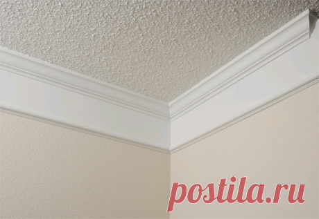 Какие же бывают плинтуса?

- пенопластовый плинтус есть длинной 1,3 м, 1,5 м и 2 м. Более качественный из них двухметровый плинтус, но не обернутый пленкой, он имеет уплотненную структуру. С течением времени он сохраняет свой форму и не усыхает, в отличие от плинтуса, который состоит из пенопласта;

- полиуретановый плинтус в продаже, в основном, длинной 2 м. В отличие от пенопластового плинтуса полиуретановый не такой гибкий и потому имеет более ровную и гладкую поверхность.