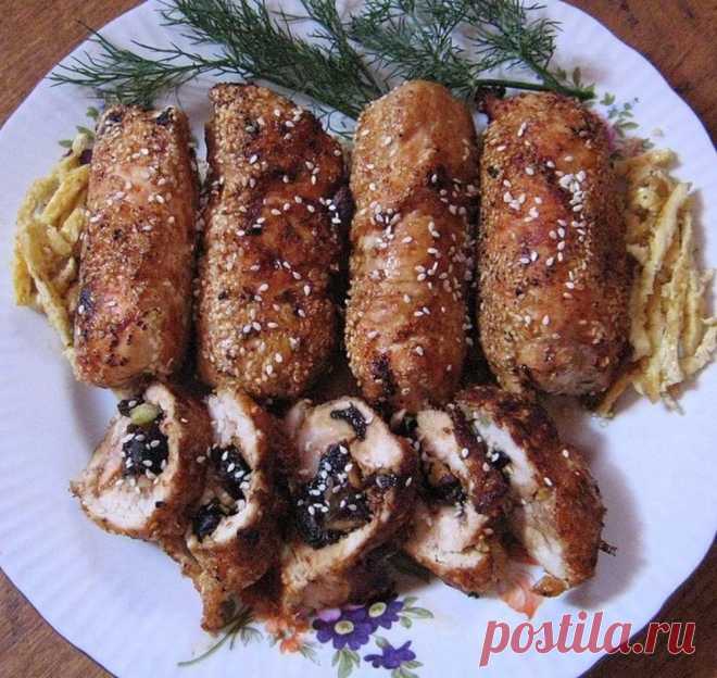 РУЛЕТ ИЗ КУРИНОГО ФИЛЕ С ЧЕРНОСЛИВОМ В ДУХОВКЕ
