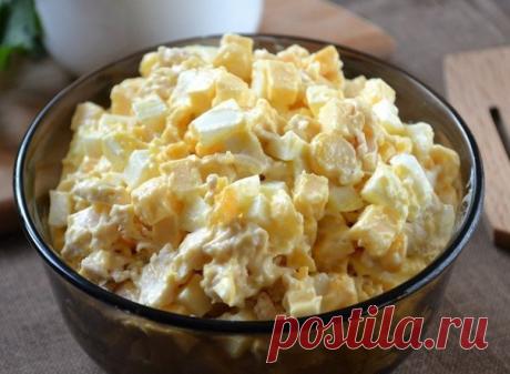 СAМЫЙ СЫTHЫЙ СAЛАТ 
Моё любимое сочетание ингредиентов 

ИНГРЕДИЕНТЫ: 
● Куpuная грудка — 300 Грамм 
● Сыр твердый — 170 Грамм 
● Кукуруза консервированная — 120 Грамм 
● Яйца — 3 Штуки 
● Майонез — 120 Грамм 

ПРИГОТОВЛЕНИЕ: 
1. Заранее подготовьте все необходимые ингредиенты. Яйца отварите вкрутую, а куриную грудку отварите в слегка подсоленной воде до готовности. 
2. Твердый сыр порежьте мелким кубиком. 
3. Отваренное куриное филе остудите и измельчите. Можно просто пор...