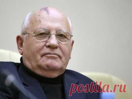 Его хотят линчевать миллионы.Он виновник развала одной из самых больших держав в истории человечества!