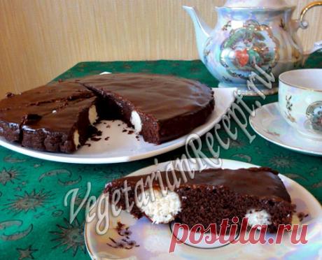 Интересный и вкусный шоколадный пирог с творожными шариками. Простой рецепт, который получится у всех!