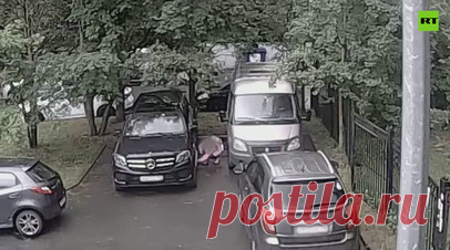 ФСБ показала момент закладки бомбы девушкой под машину в Санкт-Петербурге. Центр общественных связей ФСБ опубликовал видео, на котором зафиксировано, как девушка закладывает бомбу под машину сотрудника оборонного предприятия. Читать далее