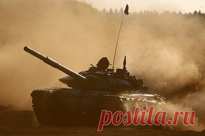 В Хельсинки заявили о регулярно несущих цветы к сожженному танку Т-72 россиянах. Живущие в Хельсинки россияне регулярно несут цветы и георгиевские ленты к сожженному танку Т-72, об этом сообщил председатель организации Your Finnish Friends ry, организовавшей демонстрацию техники, Каспер Канносто. Четыре человека также спели гимн возле него. Власти убирают розы по нескольку раз в день.