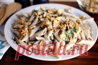 ПЕННЕ С ОРЕХАМИ И СЫРНЫМ СОУСОМ / Западло
