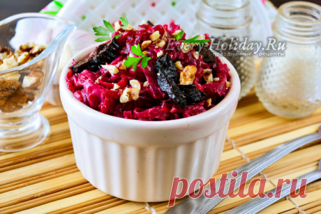 Салат из свеклы с грецкими орехами и чесноком, рецепт с черносливом