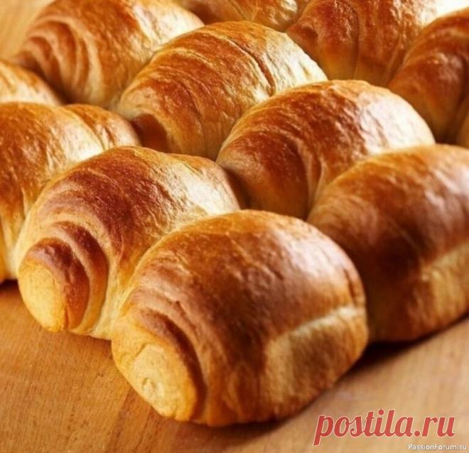 Французские булочки: рецепт дрожжевого теста Вкусные нежные булочки готовятся быстро и всегда получаются удачными. Этот рецепт французских булочек подходит для начинающих кулинаров.Ингредиенты: пятьдесят граммов сырых дрожжей; стакан молока; два яйца; четверть стакана сахара в тесто; стакан сахара в крем; пачка маргарина для...