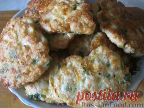 Рецепт: Нежные куриные оладьи с сыром и зеленью на RussianFood.com